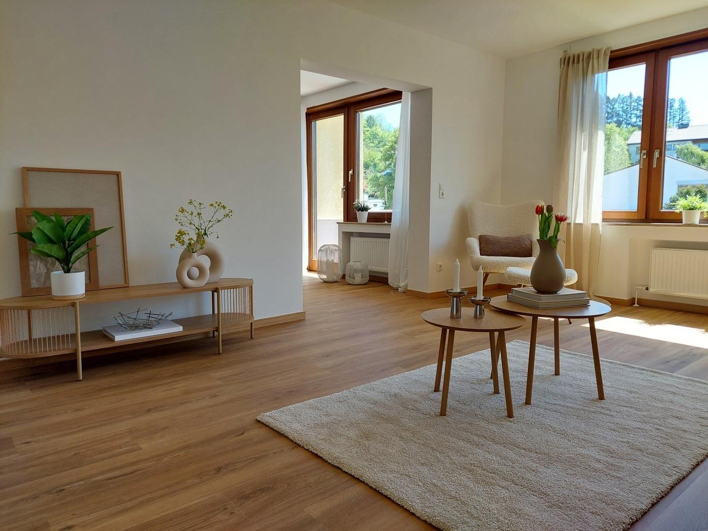 großzügiges Wohnzimmer