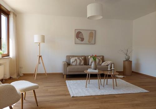 großzügiges Wohnzimmer