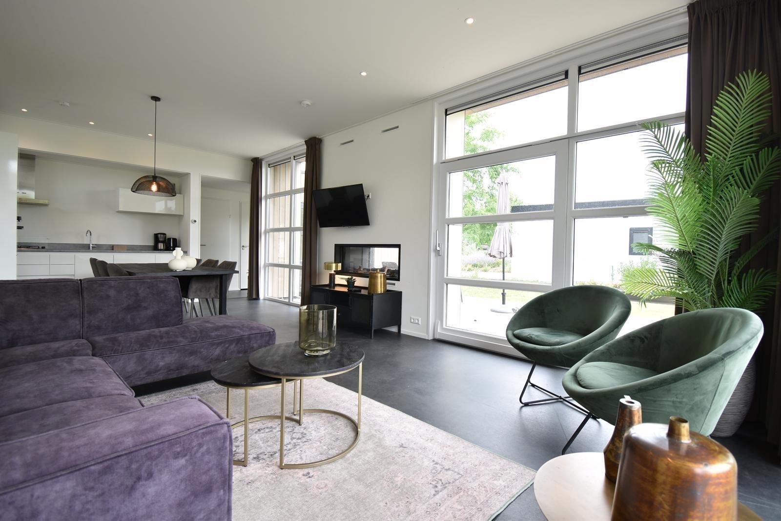 ferienhaus-kaufen-biddinghuizen-modernes-wohnzimmer-2025.webp11