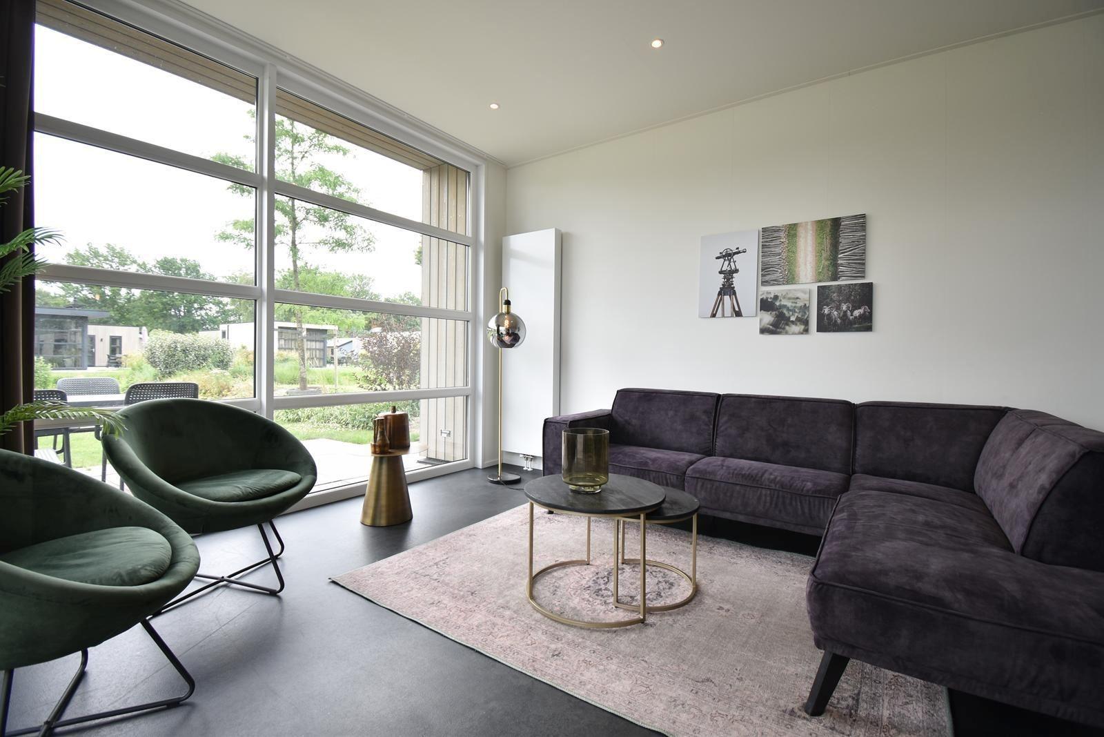 ferienhaus-kaufen-biddinghuizen-modernes-wohnzimmer-2025.webp08