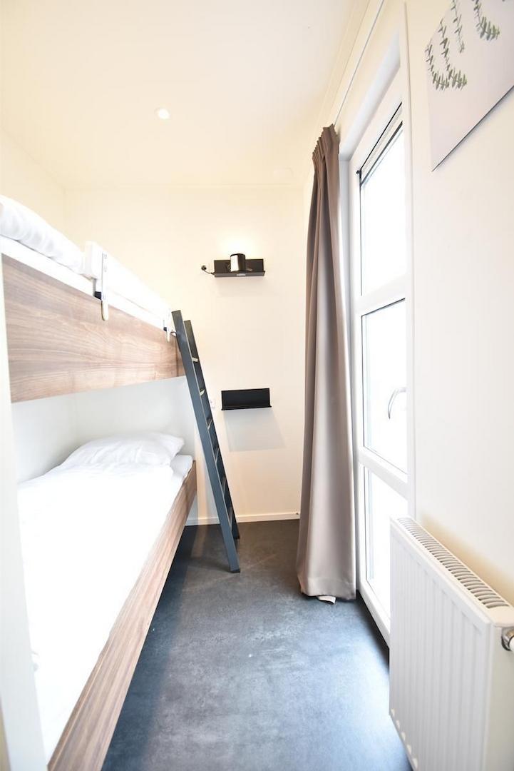 ferienhaus-kaufen-biddinghuizen-hauptschlafzimmer-2025.webp06