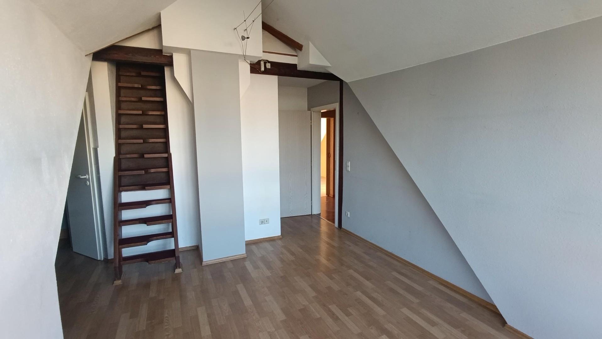 Aufgang ausgebauter Spitzboden