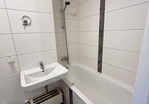modernes Wannenbad