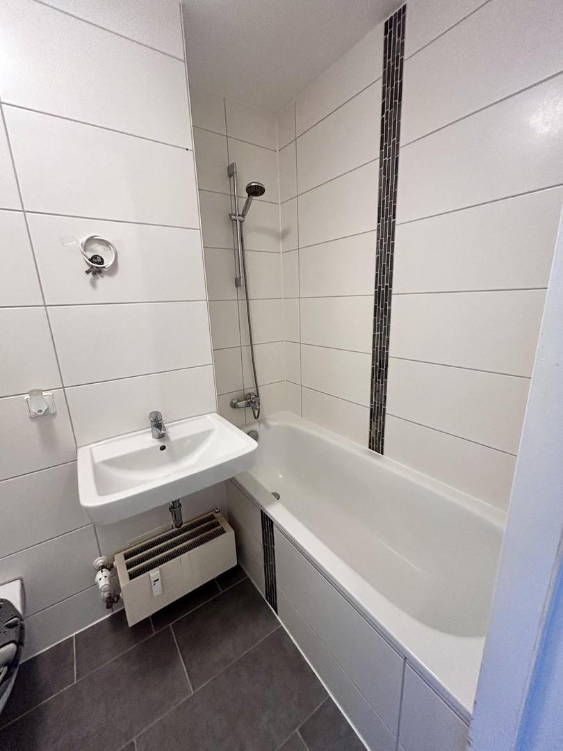 modernes Wannenbad