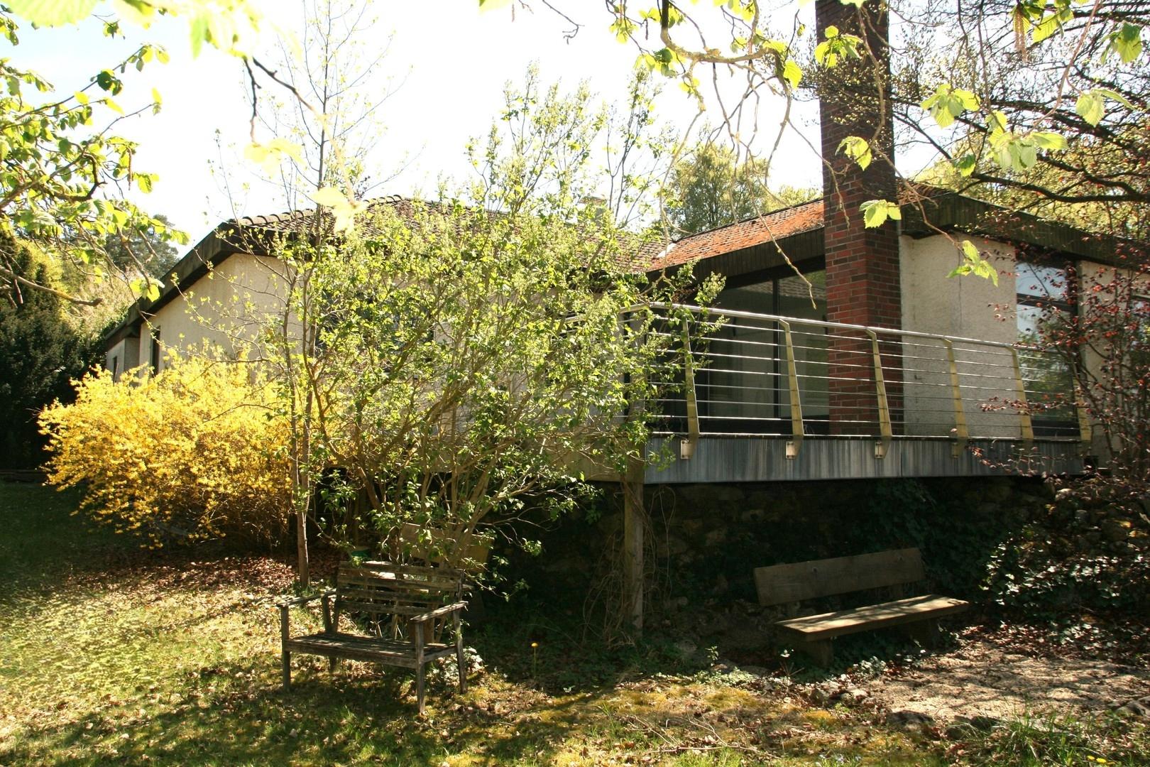 Aussen mit Terrasse
