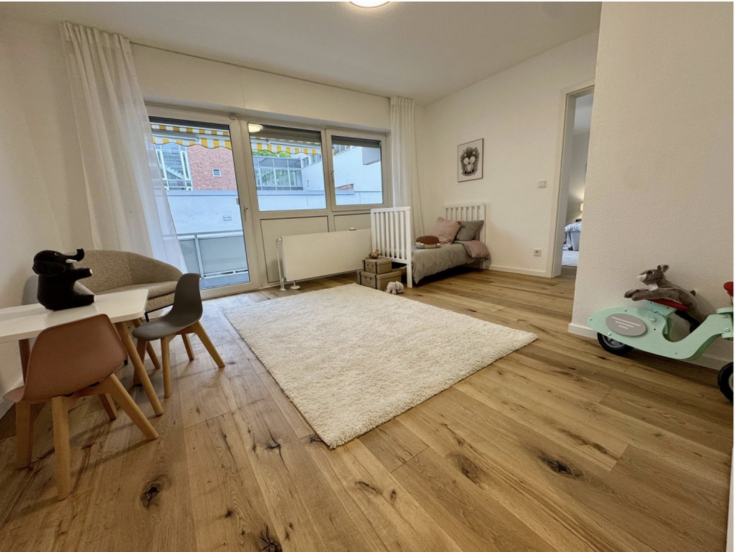 Schlafzimmer/Büro/Esszimmer