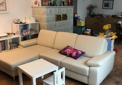 Wohnzimmer mit Kachelofen