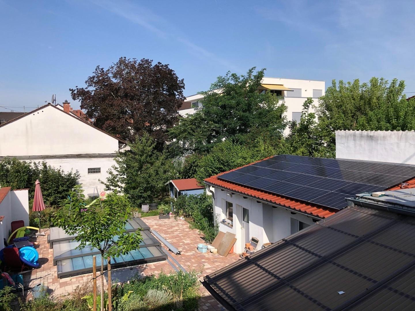 Pool und PV Anlage