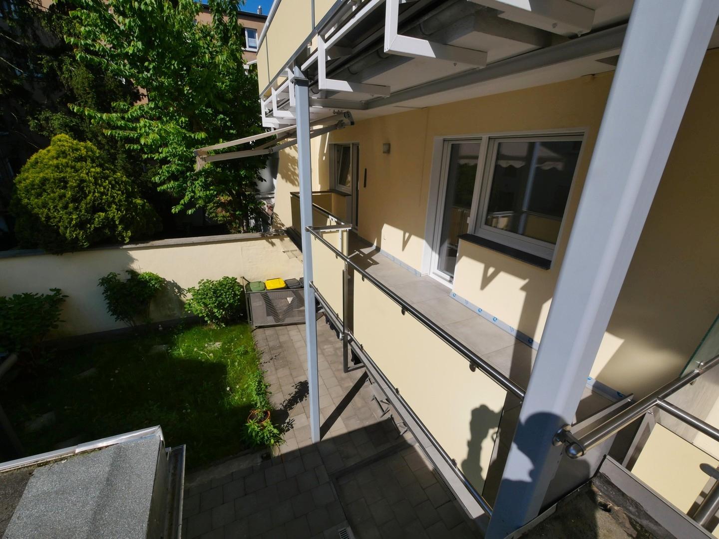 Balkon mit elektr. Markise