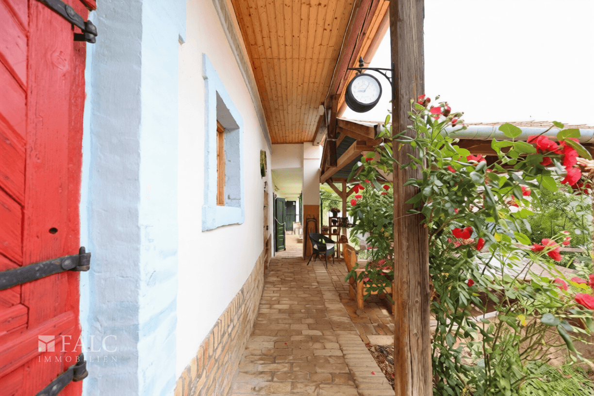 6. Tornac (Ballustrade)