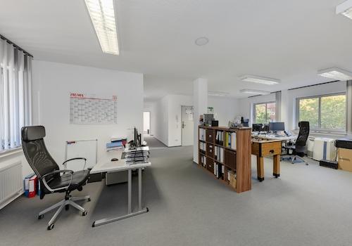 Büro und Empfang mit viel Tageslicht