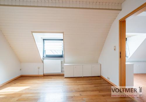 Durchgangszimmer/Kinderzimmer DG