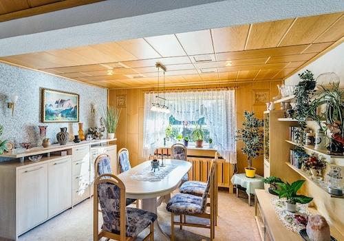 Zimmer mit Essbereich