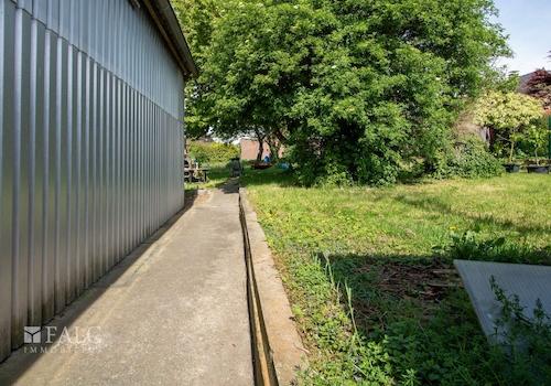 Garten und Garage