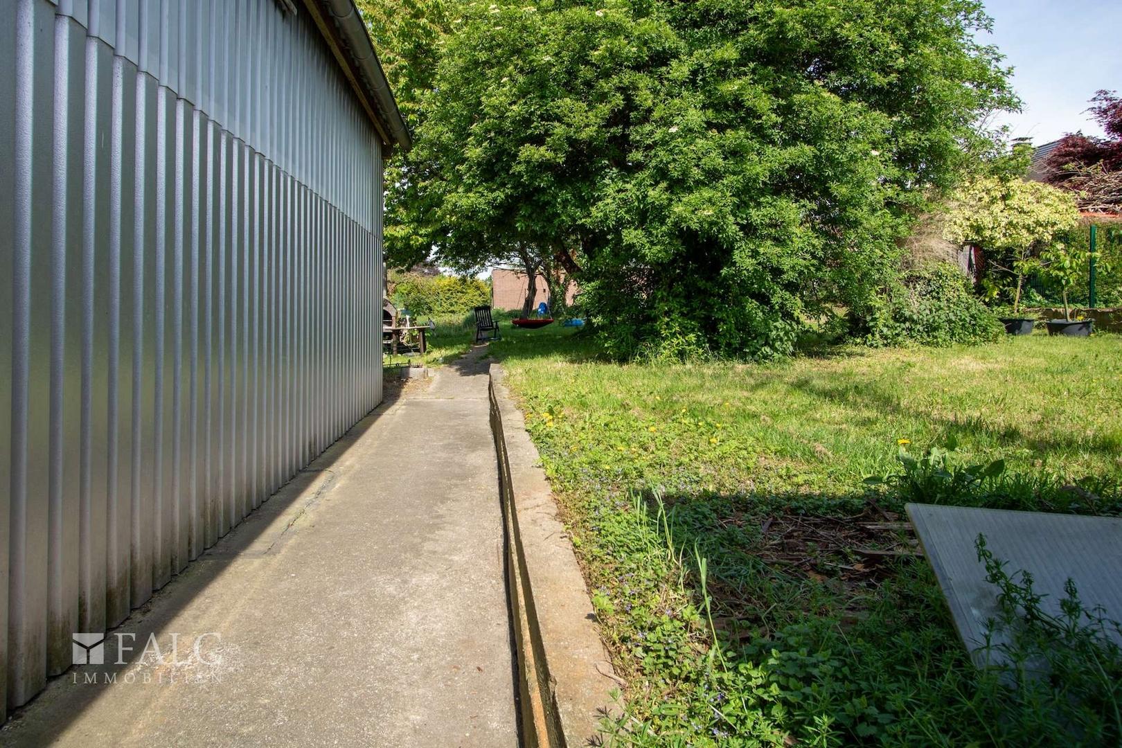 Garten und Garage
