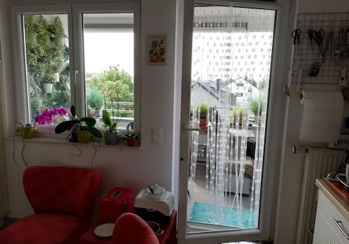 Küche mit Blick Balkon