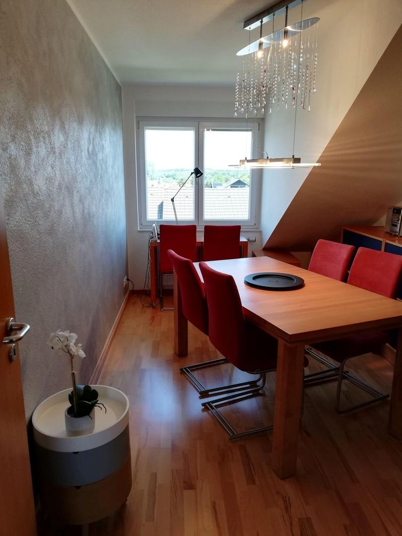 Kinderzimmer zZ als Eßzimmer