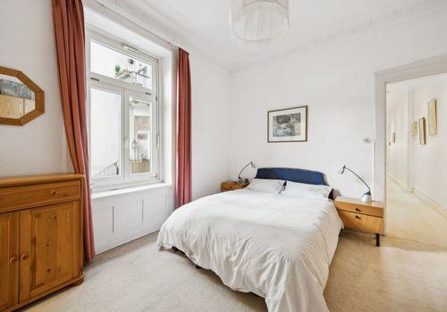 Ruhiges Schlafzimmer zum Innenhof