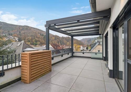 Dachterrasse mit Überdachung & Sonnenmarkise