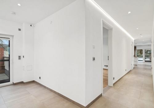 Zentrale Diele mit Zugang zum Freisitz