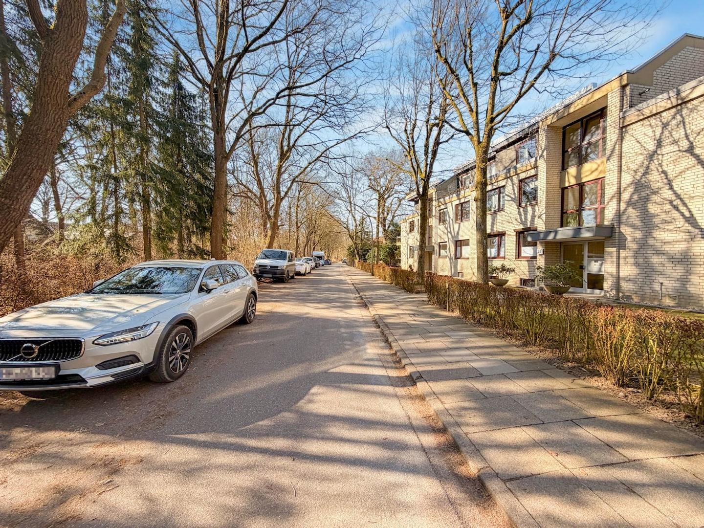 Ruhige Anwohnerstrasse Richtung Wellingsbüttel