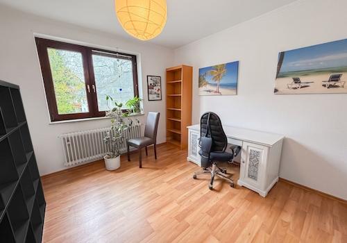 Helles Büro od. Kinderzimmer