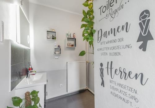 Modernes Duschbad