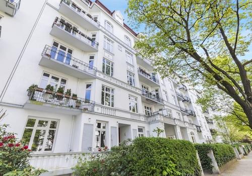 Straßenansicht des Gebäudes