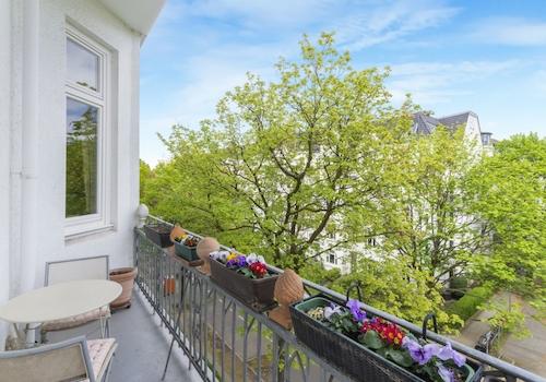 Balkon zur Straßenseite