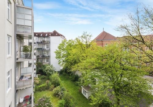 Blick vom Balkon ins Grüne