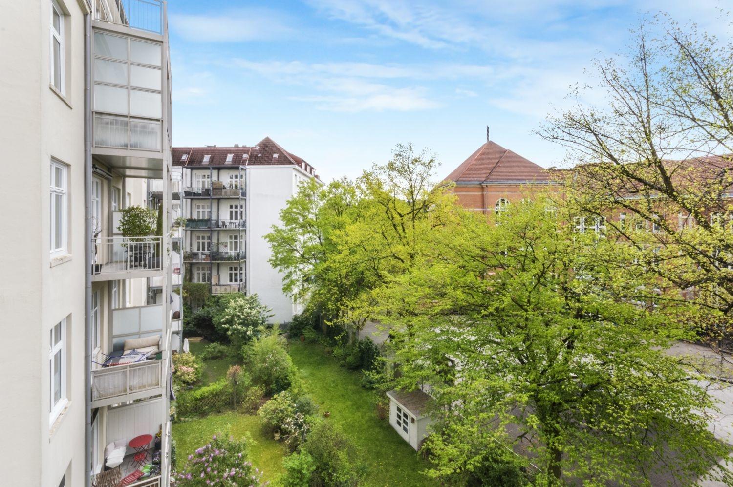 Blick vom Balkon ins Grüne