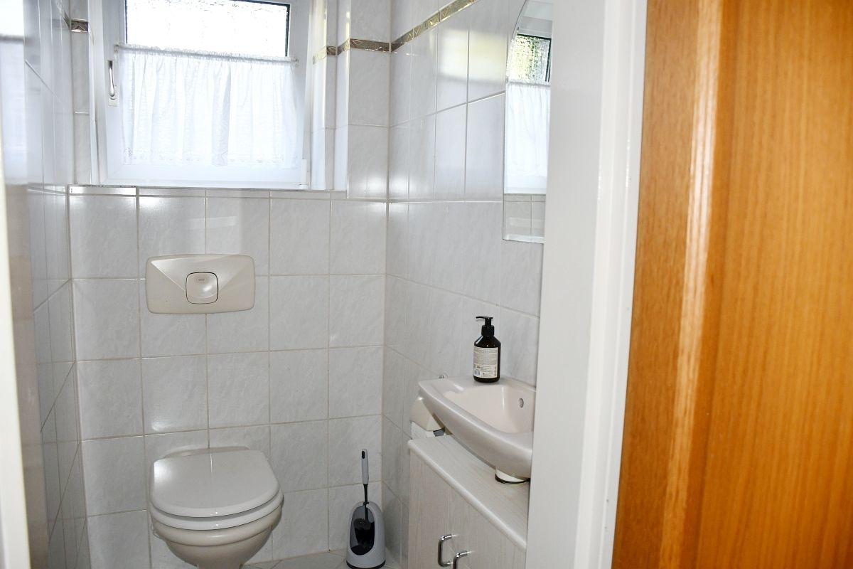 separates WC