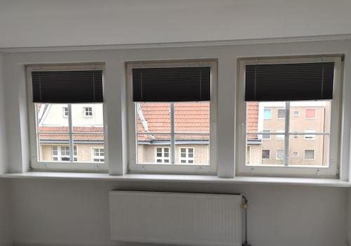 Zimmer 2 Verdunkelungsrollos