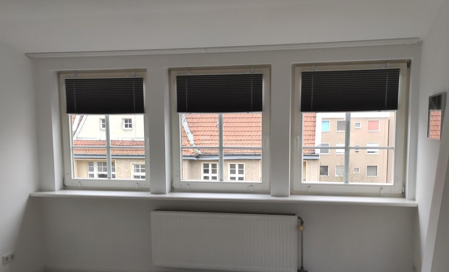 Zimmer 2 Verdunkelungsrollos