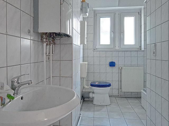Badezimmer mit Dusche und WC