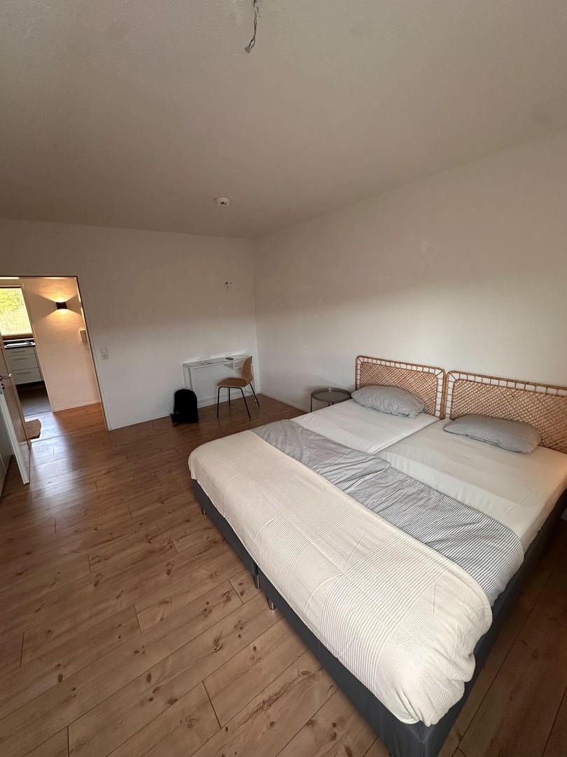 Schlafzimmer 1