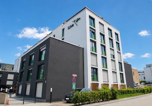 Außen links