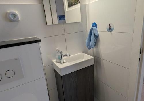 separates WC