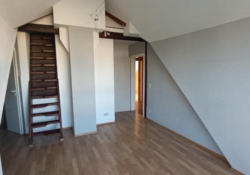 Aufgang ausgebauter Spitzboden