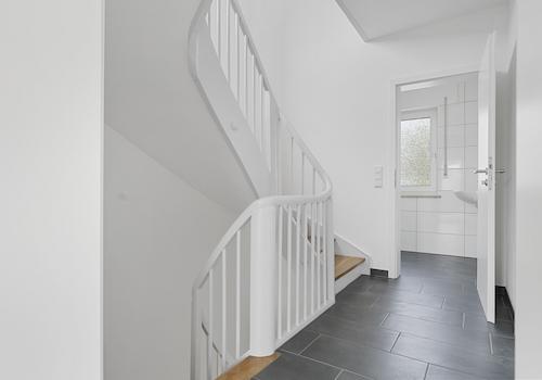OG Flur mit Blick zum Bad