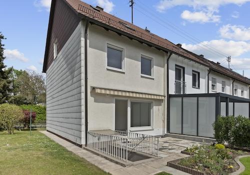 Südseite mit Garten