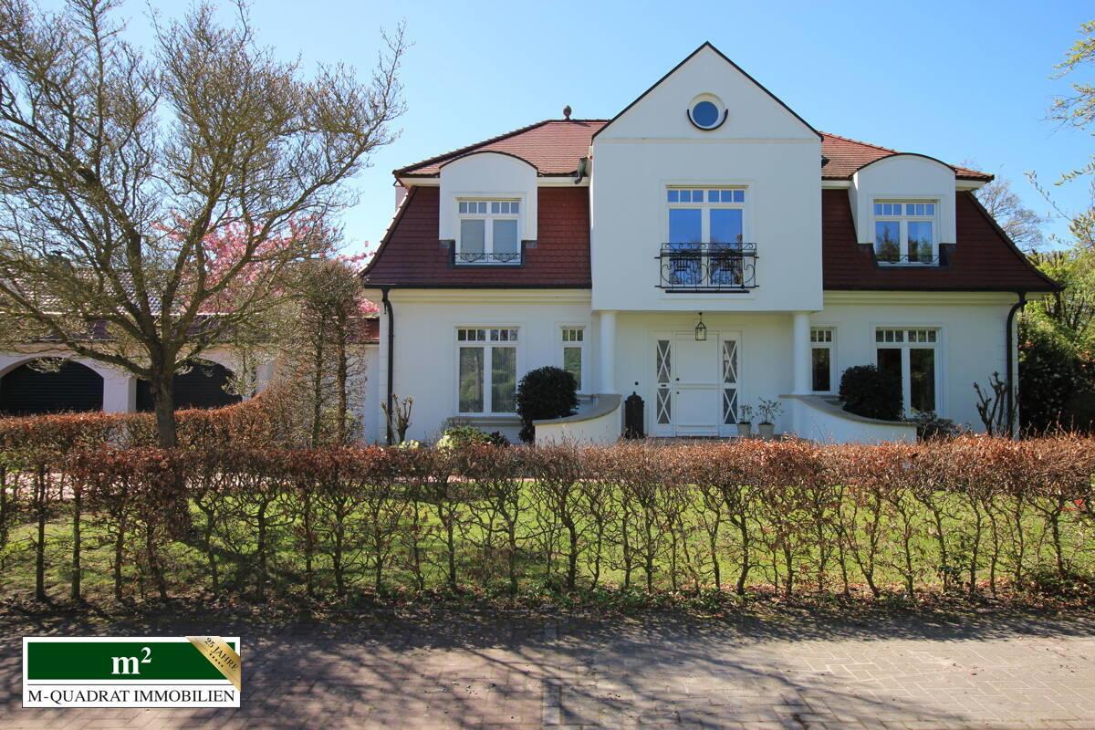 Ansicht Eingangsbereich Villa vom Wendehammer