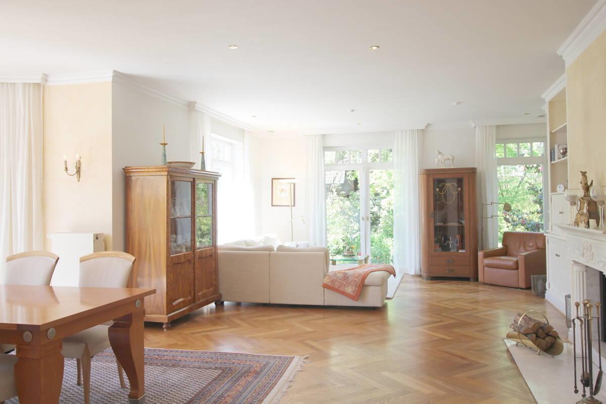 Edles Wohnambiente im stilvollen Wohnzimmer
