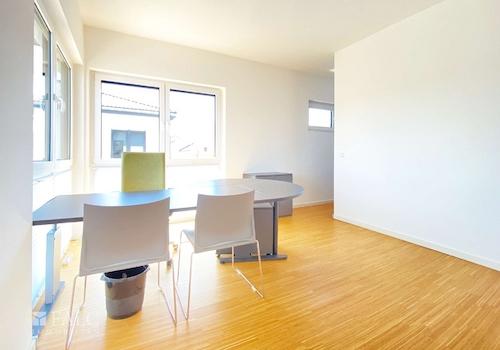 Kind oder Büro mit Ankleide