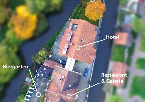 Luftbild Insel mit 3 Gebäuden