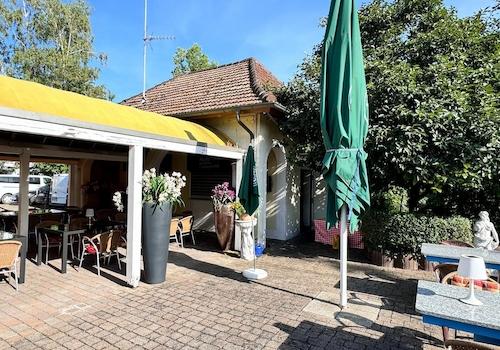Biergarten mit Überdachung