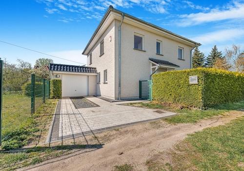 Hausansischt Eingang / Garage 