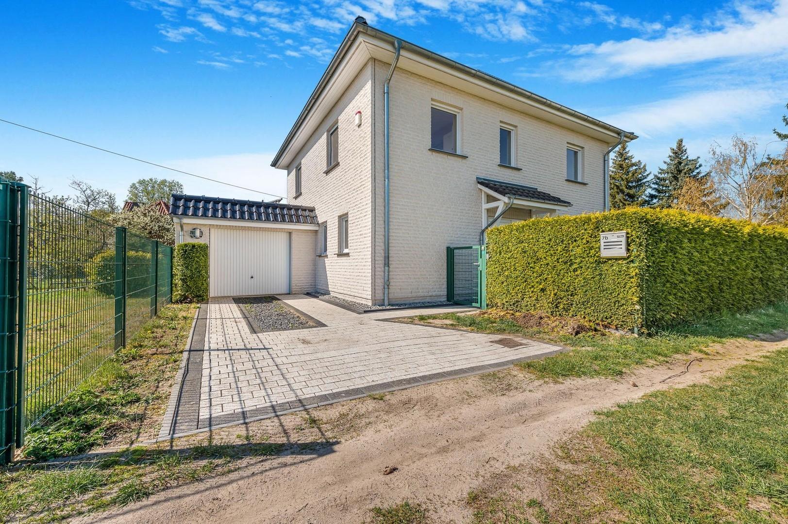 Hausansischt Eingang / Garage 