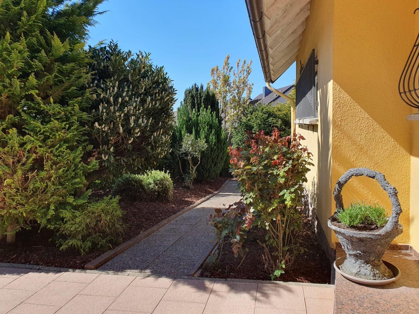 Weg in den Garten
