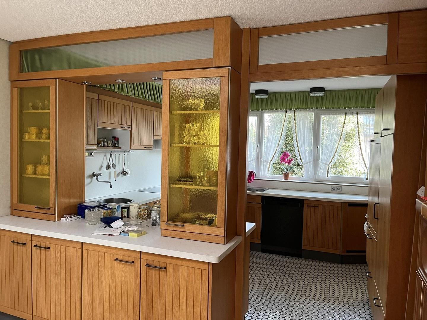 Küche von Esszimmer